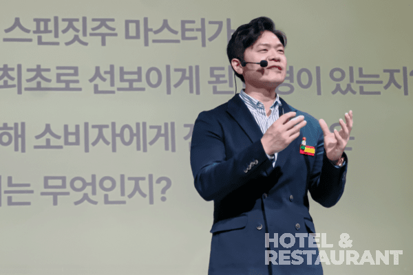 지난 4월 10일 레고랜드 코리아 리조트슬롯 무료체험 진행된 ‘스핀짓주 마스터’ 오픈 기자간담회슬롯 무료체험 이순규 대표가 프레젠테이션을 하고 있다.