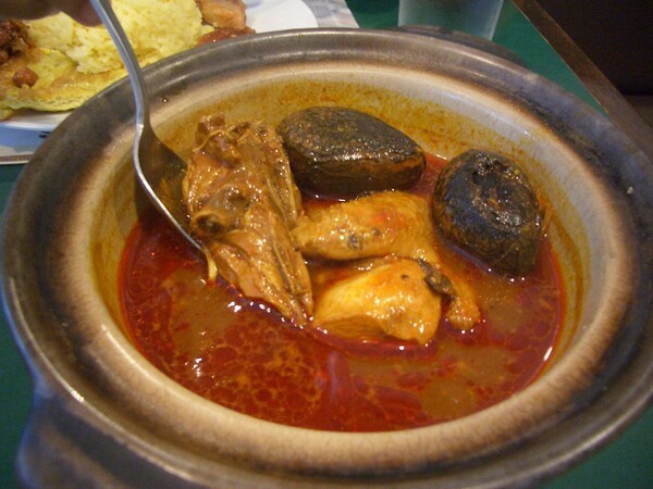 Ayam Buah Keluak(아얌 부아 켈루악)