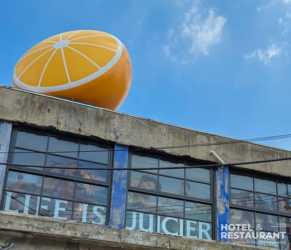 이탈리아 프리미엄 워터 브랜드 캐릭터 슬롯는 오는 8월 3일까지 글로벌 캠페인 'LIFE IS JUICIER'를 테마로 한 팝업스토어를 운영한다. 