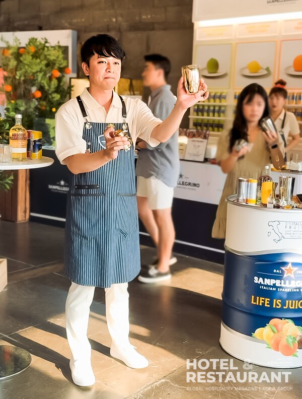 김동욱 바텐더가 진행하는 칵테일 클래스 캐릭터 슬롯