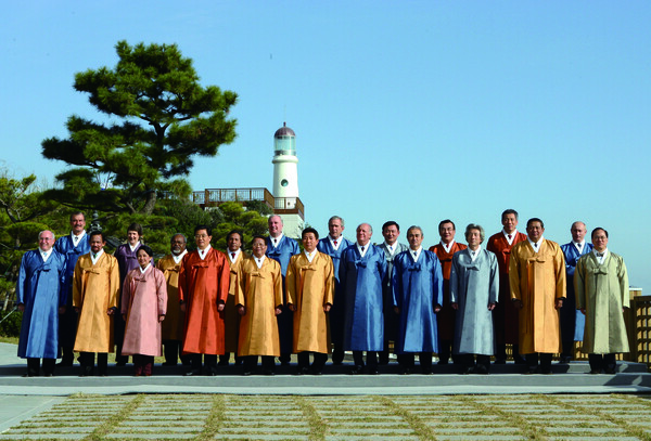 노무현 대통령, 2005 슬롯 랜드 주소 정상회의·기념촬영(사진 출처_ 문화체육관광부)