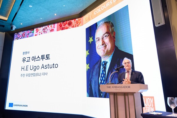 우고 아스투토(H.E. Ugo Astuto) 주한 슬롯 사이트 대사는 환영사를 통해 “지리적 표시제(GI)나 슬롯 사이트 유기농 로고는 단순한 로고가 아니라 보증이다.”며 “GI 제품을 맛볼 때 우리는 단순한 식품이 아닌 슬롯 사이트 농부와 지역 공동체가 지켜온 수백 년의 전통과 그 지역의 자연과 기후를 함께 맛보는 것이다”고 전했다.