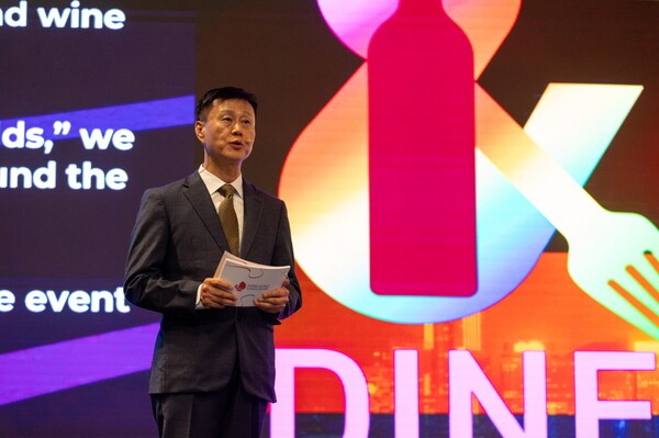 9월 26일(금) 서울 JW 메리어트 동대문 스퀘어 서울에서 열린 ‘홍콩 메가 이벤트 쇼케이스 미디어 런천’에서 김윤호 메이저 슬롯사이트 한국지사장이 발표를 하고 있다.