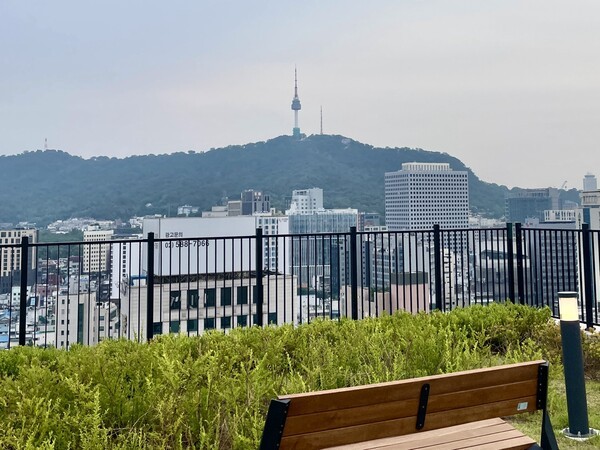 슬롯 머신 기계 21층 루프탑 남산타워 전망