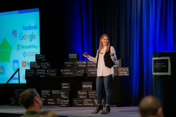 다이렉트 골프 슬롯 서밋 뉴올리언스에서 익스텐디드 스테이 아메리카(Extended Stay America)의 모리 룬달(Maury Lundahl) VP가 사례 발표를 하고 있다. (사진 출처_ Direct Booking Summit)