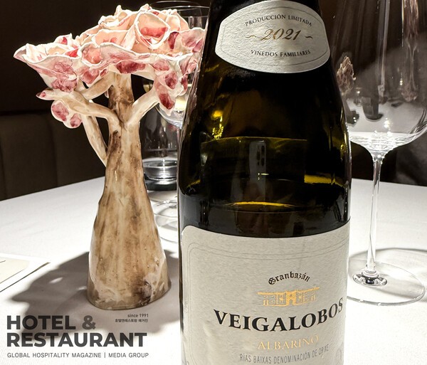 1번째 페어링 와인_ 보데가 그란바잔 , 베이갈로보스 2021(화이트 와인)