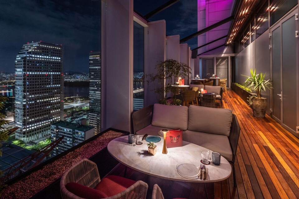 페어몬트 앰배서더 서울 마리포사 · M29 테라스