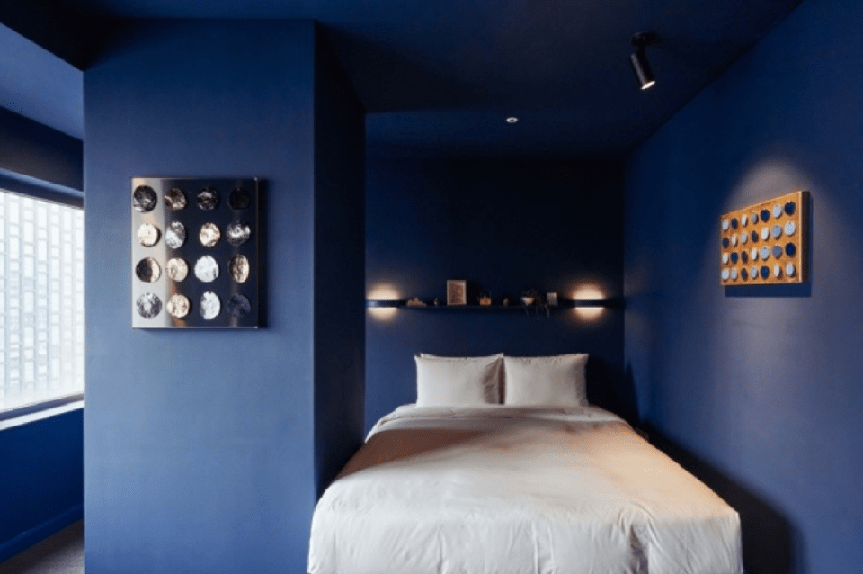 인사동 센터마크아이폰 슬롯 머신 게임에서 선보인 금속 공예를 다루는 윤여동 작가와의 한국의 아름다움을 감각적아이폰 슬롯 머신 게임 표현한 아트스테이