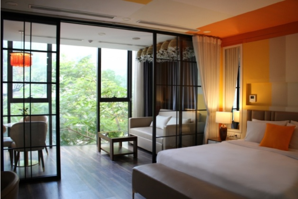 다이브인과 베트남 하노이에 위치한 리비 아이폰 슬롯 머신 게임 하노이 함롱(Livie Hotel Hanoi Ham Long)과 협업해 만든 베트남 거리의 색과 풍경에서 영감을 받은  