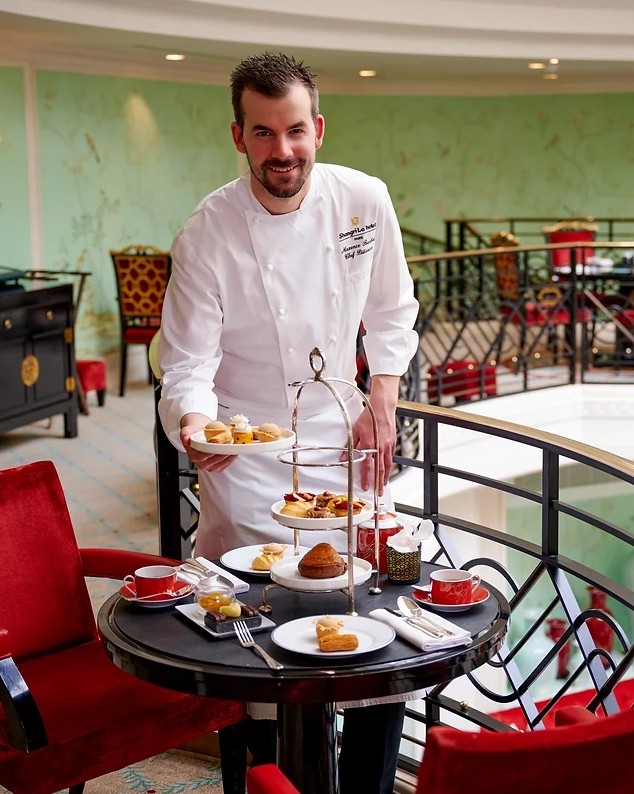 라 보히니아 슬롯 머신 저금통_ 애프터눈 티