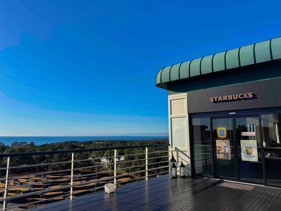 그랜드 조선 세븐 슬롯 카지노 세븐 슬롯 카지노의 루프탑에 마련된 스타벅스 그랜드조선세븐 슬롯 카지노점