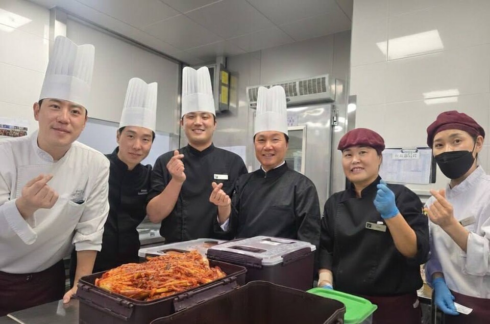 매년 김장 행사에 직원들과 함께 참석하고 있다.