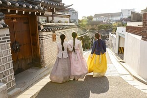 "K-컬처 열풍에 한국行 검색량 껑충", 김해공항 66% 폭증…지방 여행 수요 부상